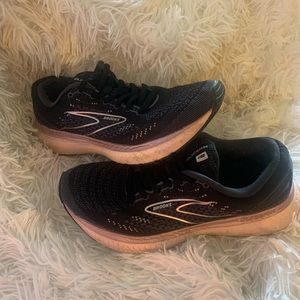 Size 9 woman’s Brooks Glycerin running shoes